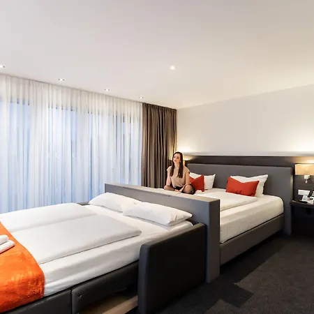 Duda Boardingroom Hotel